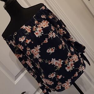 ELIANE ROSE sz XS  floral top
